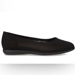 Trotters Darcey Nubuck Perforated Flats 7W